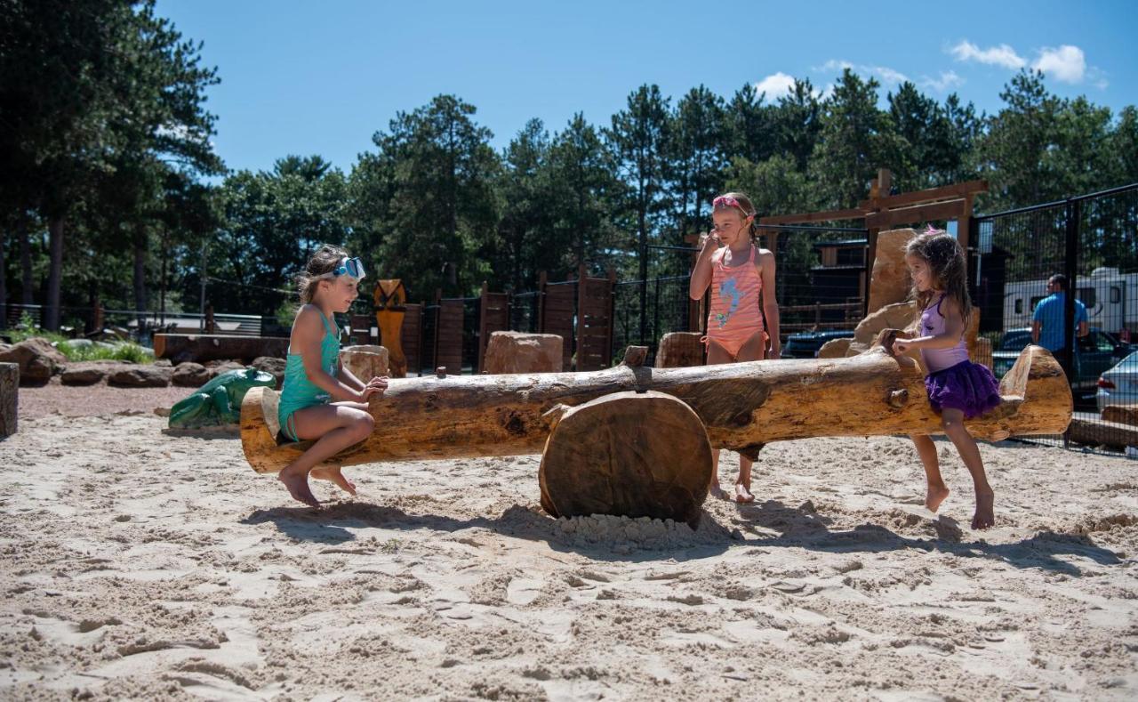 Natura Treescape Resort Wisconsin Dells Buitenkant foto